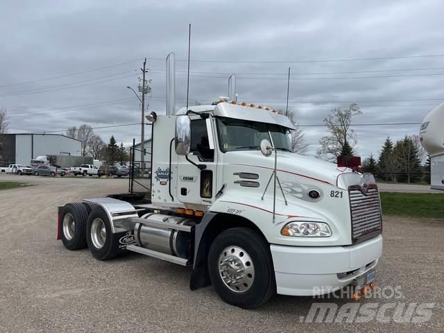 Mack CXN613 Тягачі