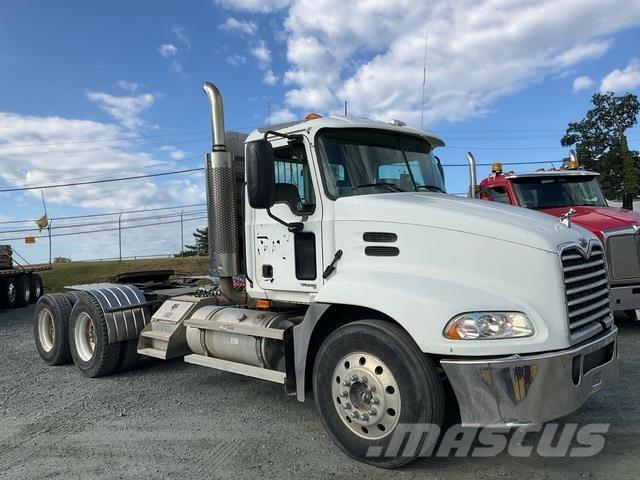 Mack CXN613 Тягачі