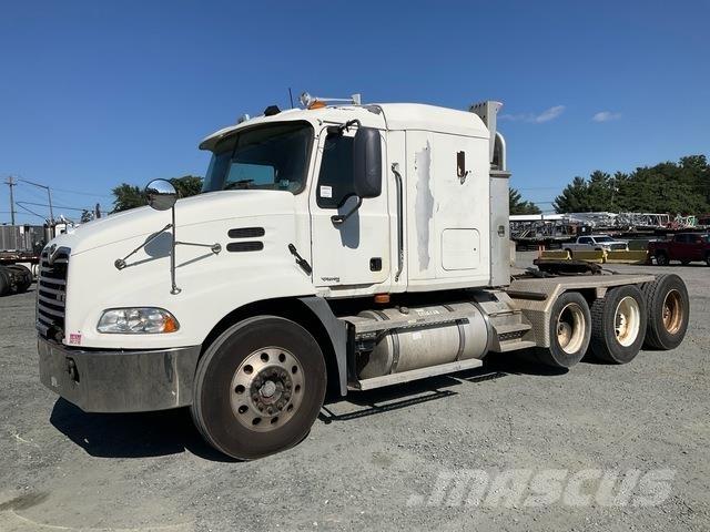 Mack CXN613 Тягачі