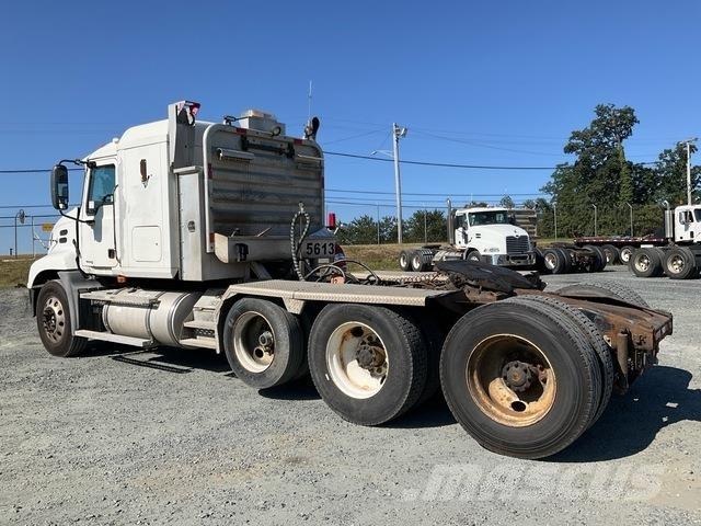 Mack CXN613 Тягачі