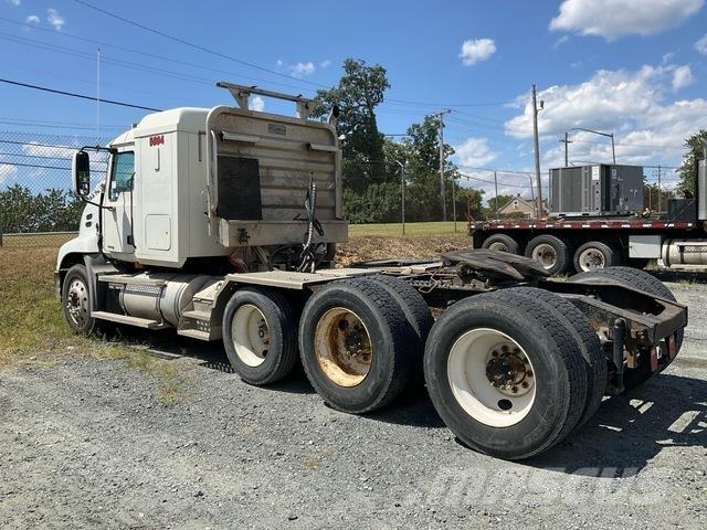 Mack CXN613 Тягачі