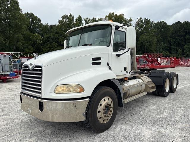 Mack CXN613 Тягачі