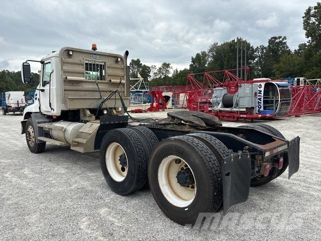 Mack CXN613 Тягачі
