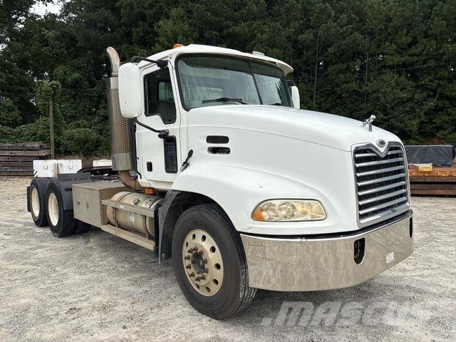 Mack CXN613 Тягачі