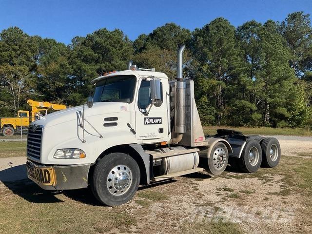 Mack CXN613 Тягачі