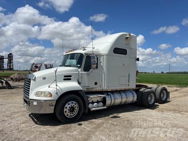 Mack CXU600 Тягачі