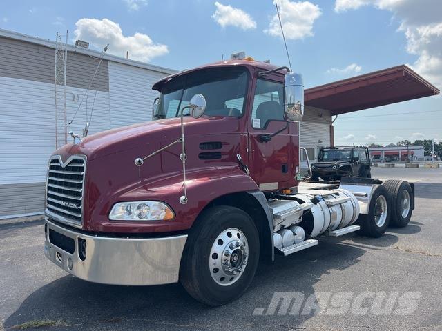 Mack CXU612 Тягачі