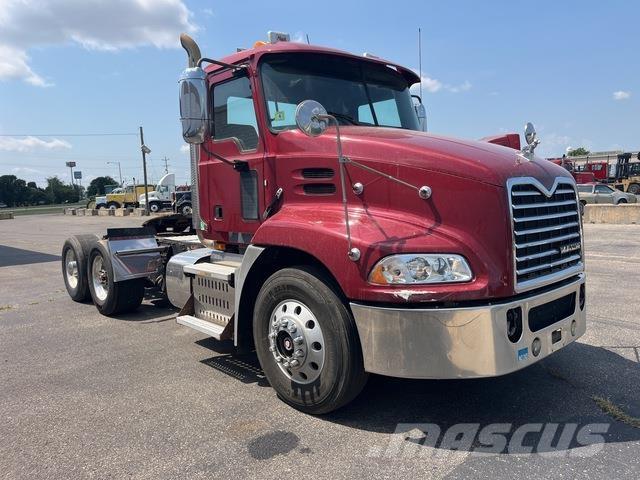 Mack CXU612 Тягачі