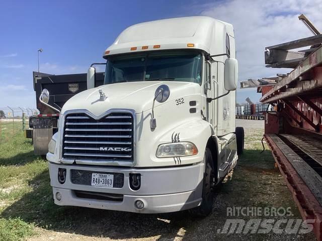 Mack CXU613 Тягачі