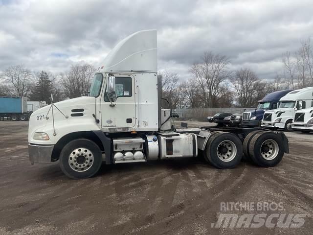 Mack CXU613 Тягачі