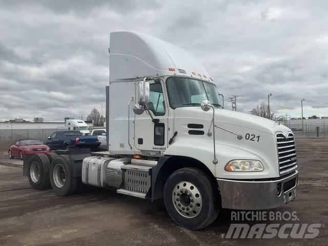 Mack CXU613 Тягачі