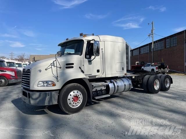 Mack CXU613 Тягачі