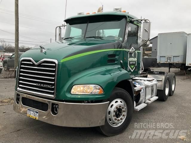 Mack CXU613 Тягачі