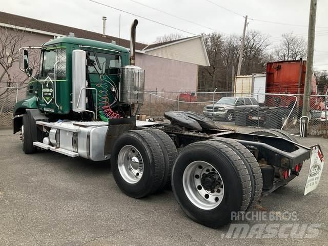 Mack CXU613 Тягачі