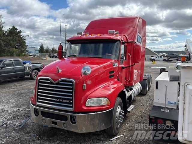 Mack CXU613 Тягачі