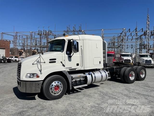 Mack CXU613 Тягачі