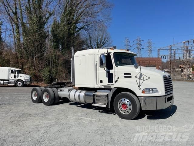 Mack CXU613 Тягачі