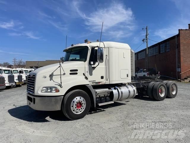 Mack CXU613 Тягачі