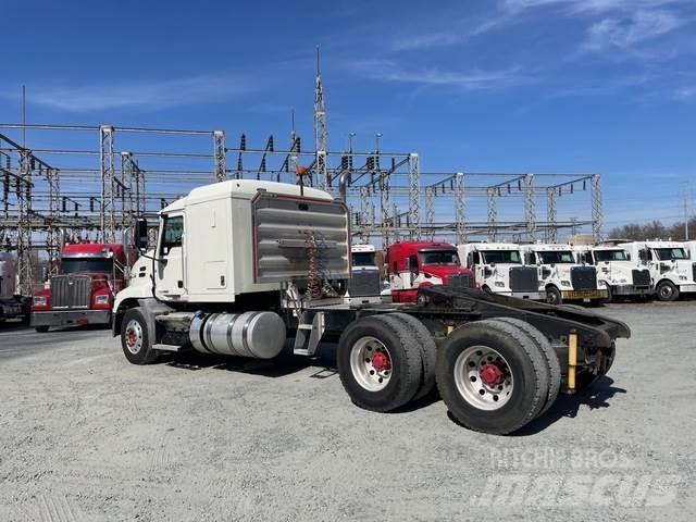Mack CXU613 Тягачі