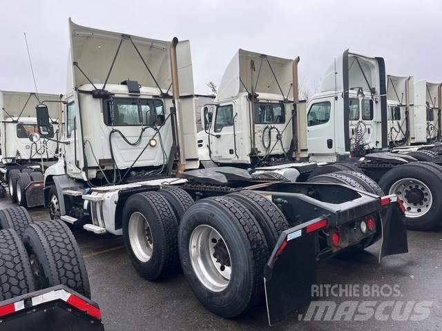 Mack CXU613 Тягачі