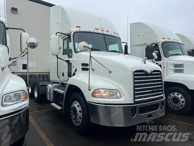 Mack CXU613 Тягачі