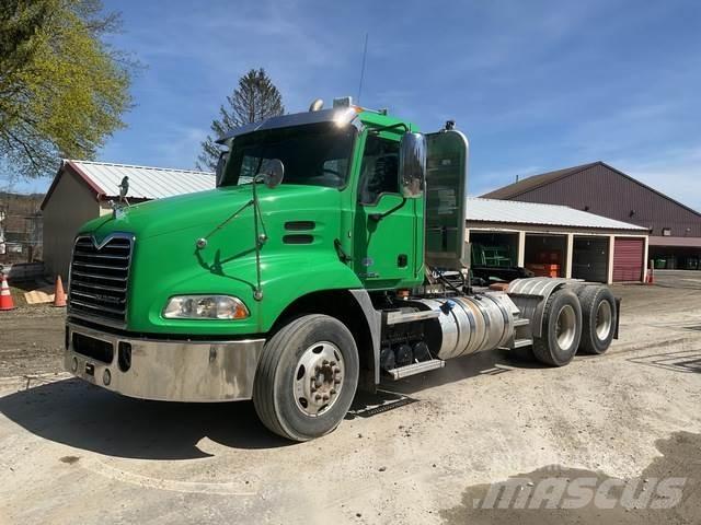 Mack CXU613 Тягачі