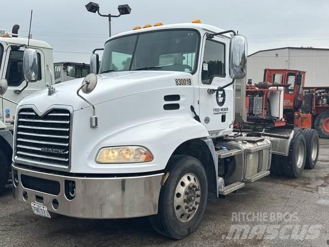 Mack CXU613 Тягачі