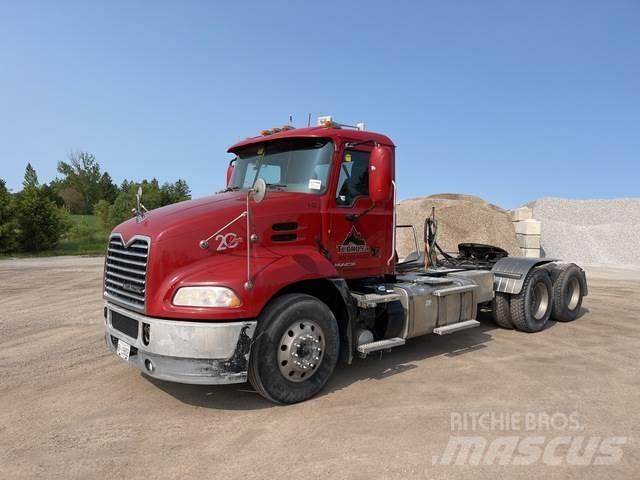 Mack CXU613 Тягачі