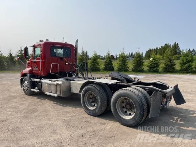 Mack CXU613 Тягачі