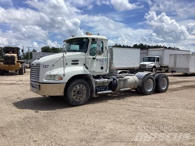 Mack CXU613 Тягачі