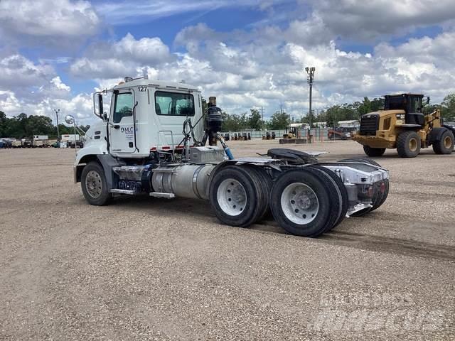 Mack CXU613 Тягачі