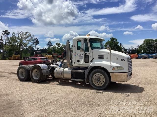 Mack CXU613 Тягачі