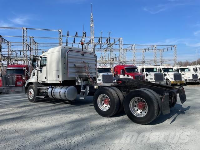 Mack CXU613 Тягачі