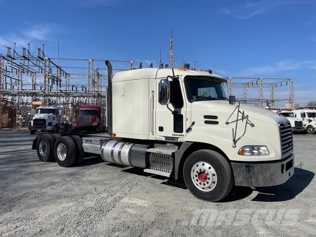 Mack CXU613 Тягачі