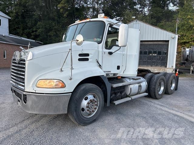 Mack CXU613 Тягачі