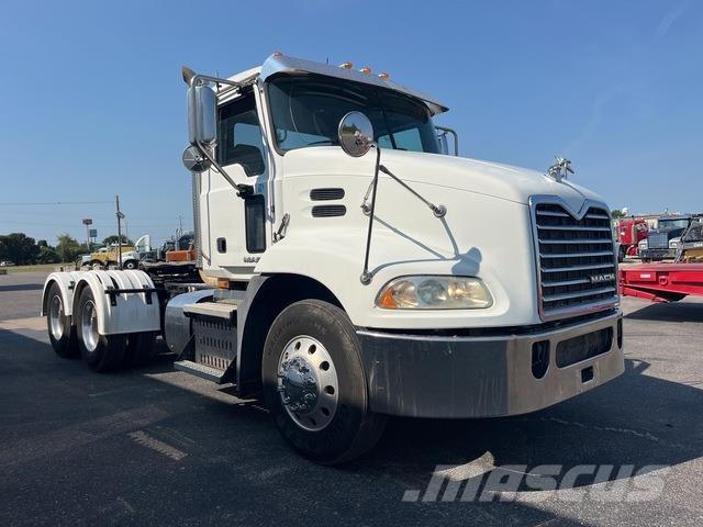 Mack CXU613 Тягачі