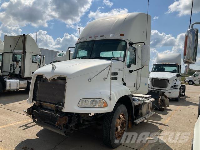 Mack CXU613 Тягачі