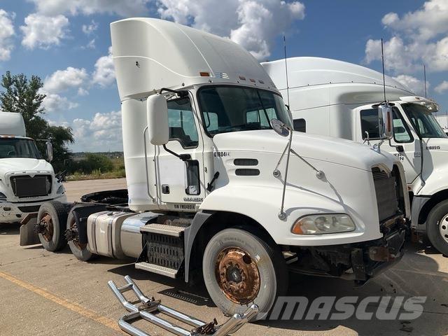 Mack CXU613 Тягачі
