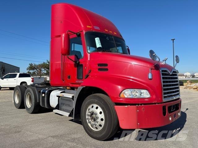 Mack CXU613 Тягачі