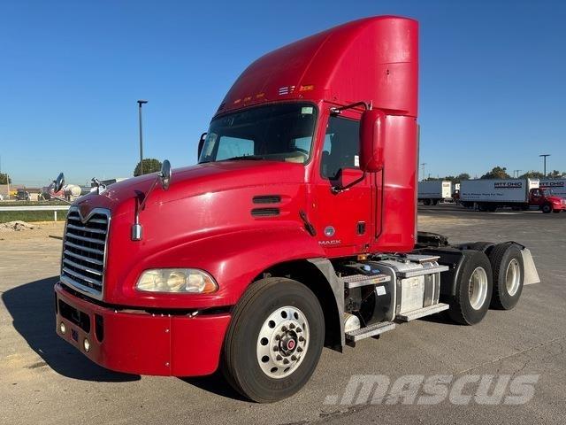Mack CXU613 Тягачі