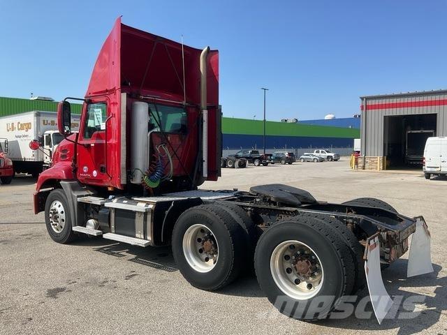 Mack CXU613 Тягачі