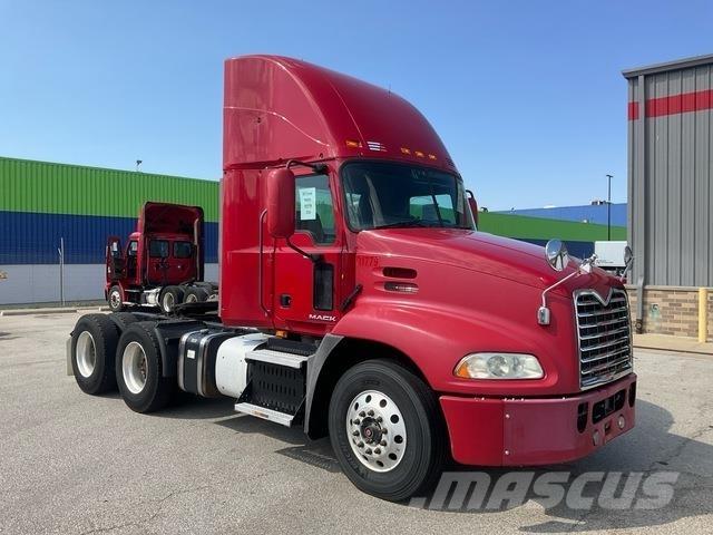 Mack CXU613 Тягачі
