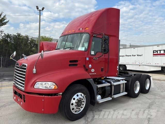 Mack CXU613 Тягачі