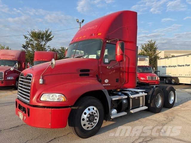 Mack CXU613 Тягачі