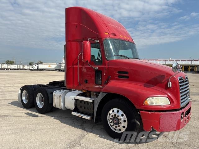 Mack CXU613 Тягачі