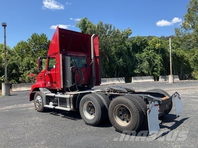 Mack CXU613 Тягачі