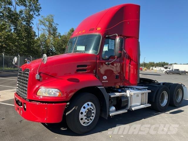 Mack CXU613 Тягачі