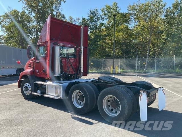Mack CXU613 Тягачі