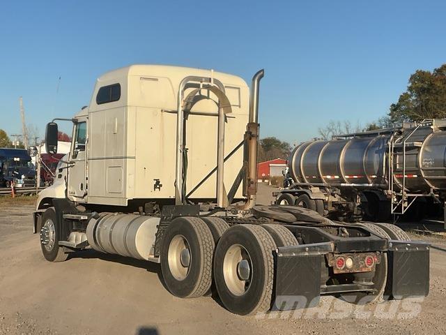 Mack CXU613 Тягачі