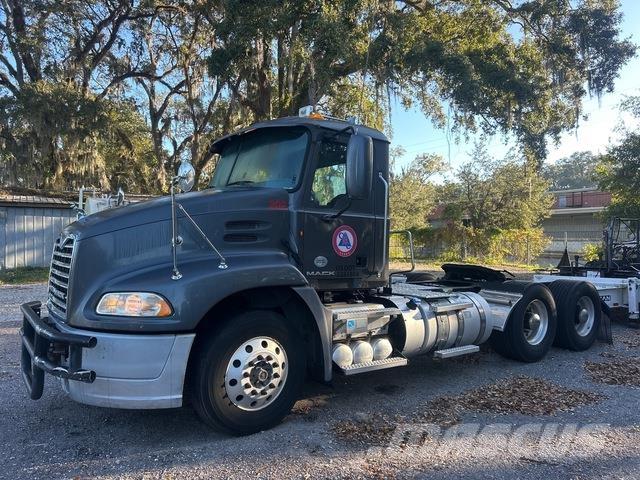 Mack CXU613 Тягачі